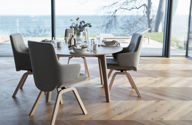 Stressless Bordeaux Round Dining Table + 4 Chairs