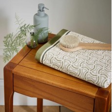 Yoko Sage Green/White Towels