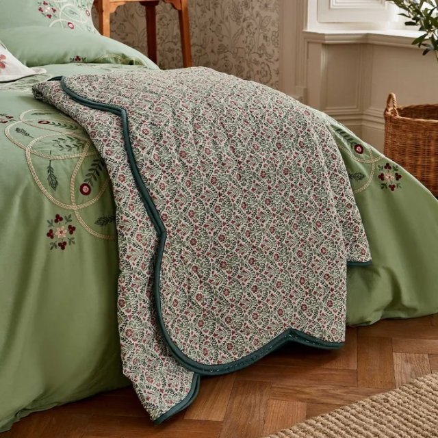 Morris & Co Brophy Embroidery Green Quilted Throw 170x220