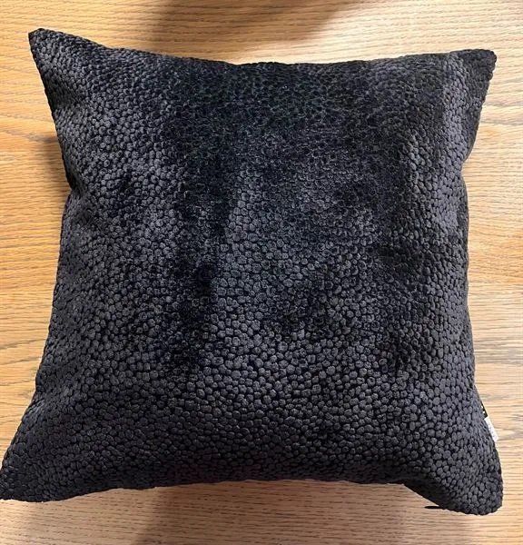 Cut Velvet Dots Black 56x56