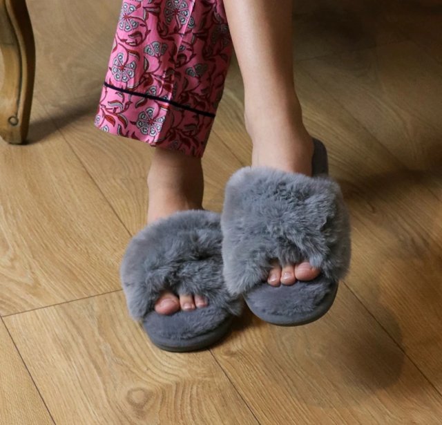 POM Pale Grey fluffy fur crossover slippers M/L