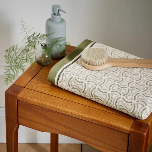 Yoko Sage Green/White Towels