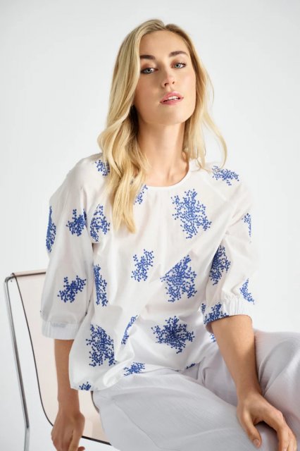 Marie Mero Shirt with embroidered flowers